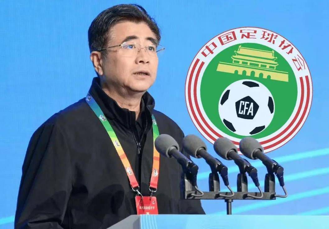 其中知名的包括——香克利雕像：1997年，嘉士伯委托并捐赠了汤姆-墨菲雕刻的比尔-香克利雕像。